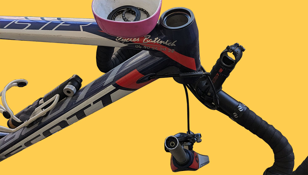 Révision d'un vélo à l'Atelier Lové